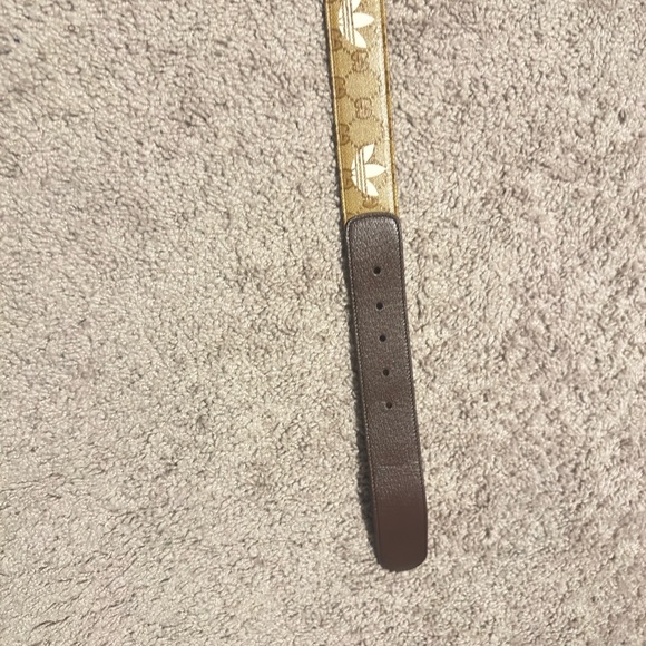 Gucci Brown Leather Strap with Gold Logo - Picture 2 of 6